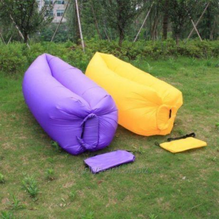 Надувний матрац з подушкою AIR CUSHION (30*65*50*1000)